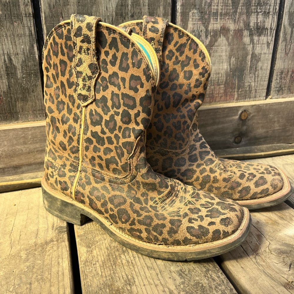 Ariat size 6.5 Leopard western boots
